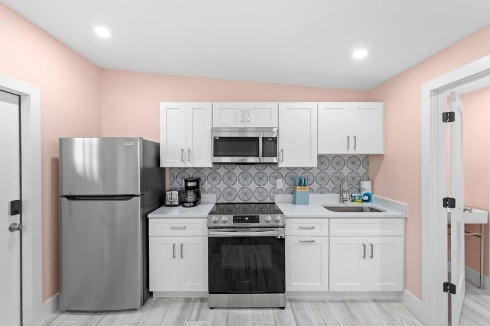 The Flamingo Residence at Sandpiper Inn Bikes Beachgear Apartment in Sanibel Island