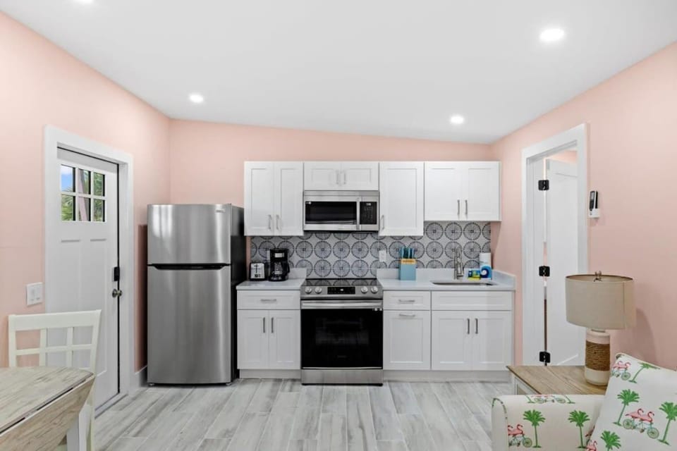 The Flamingo Residence at Sandpiper Inn Bikes Beachgear Apartment in Sanibel Island