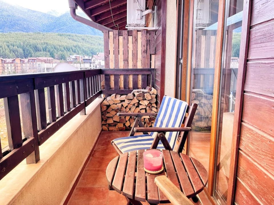 Mountain Home with Amazing View 2BR, Free parking Apartment in Bansko