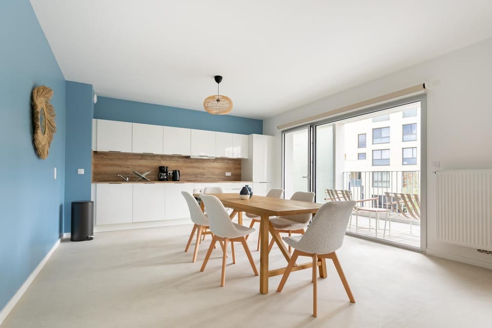 Dining area, kitchen