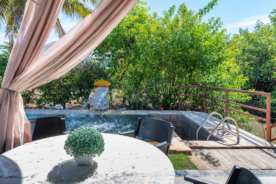 Day, Natural landscape, Garden, View (from property/room), Living room, Garden view, Pool view, Swimming pool