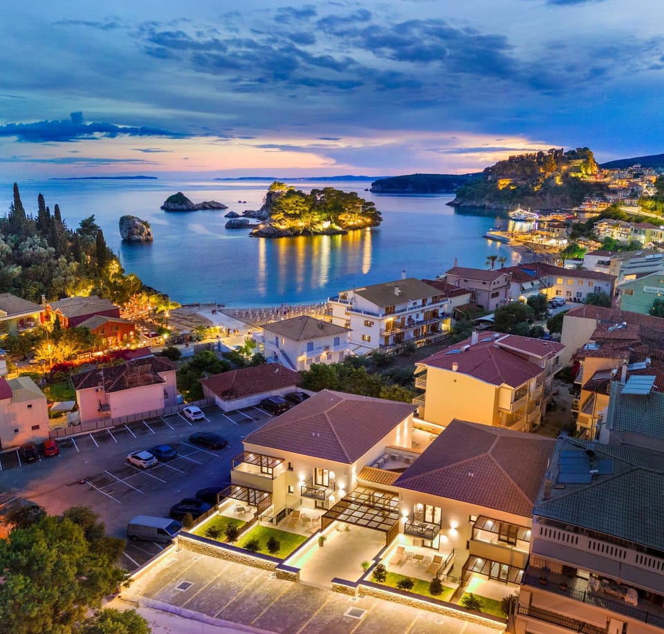 Property building, View (from property/room), City view, Mountain view, Sea view, Location, Sunset, Parking