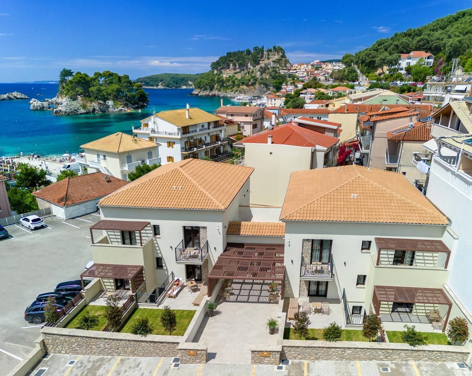 Property building, Day, Neighbourhood, View (from property/room), City view, Mountain view, Sea view, Location, Parking