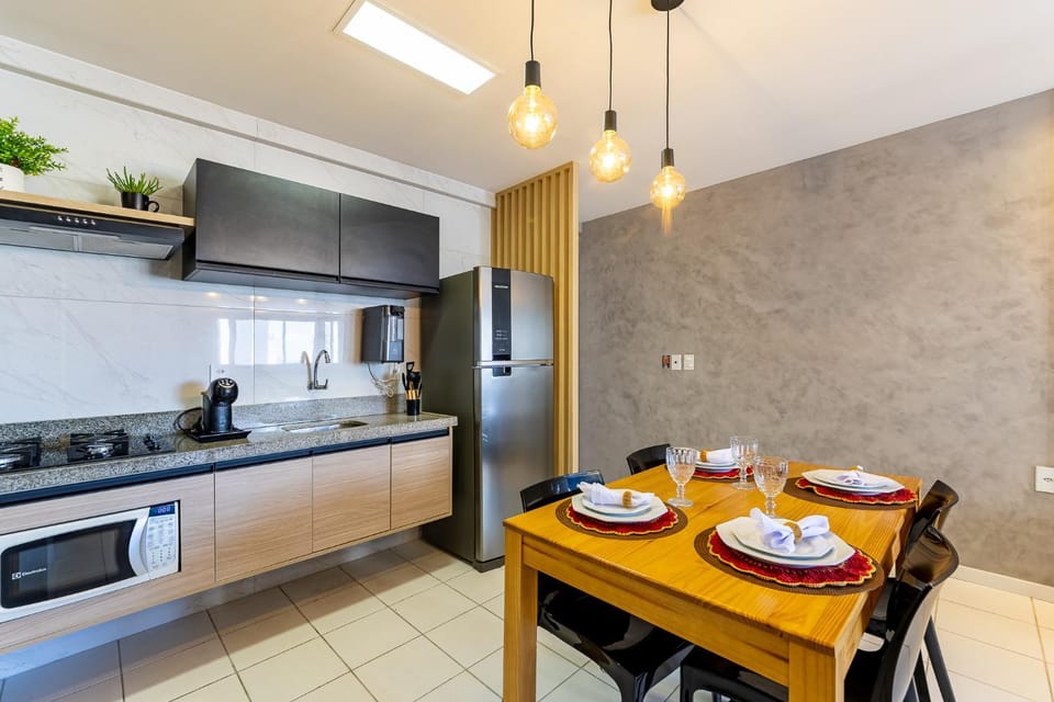 Kitchen or kitchenette, Dining area, minibar, stove