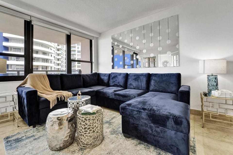 Oceanfront Beach Retreat Beach Service 905 Apartment in Miami Beach