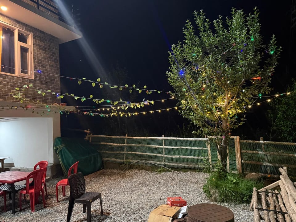 The Snow Inn Hotel in Manali