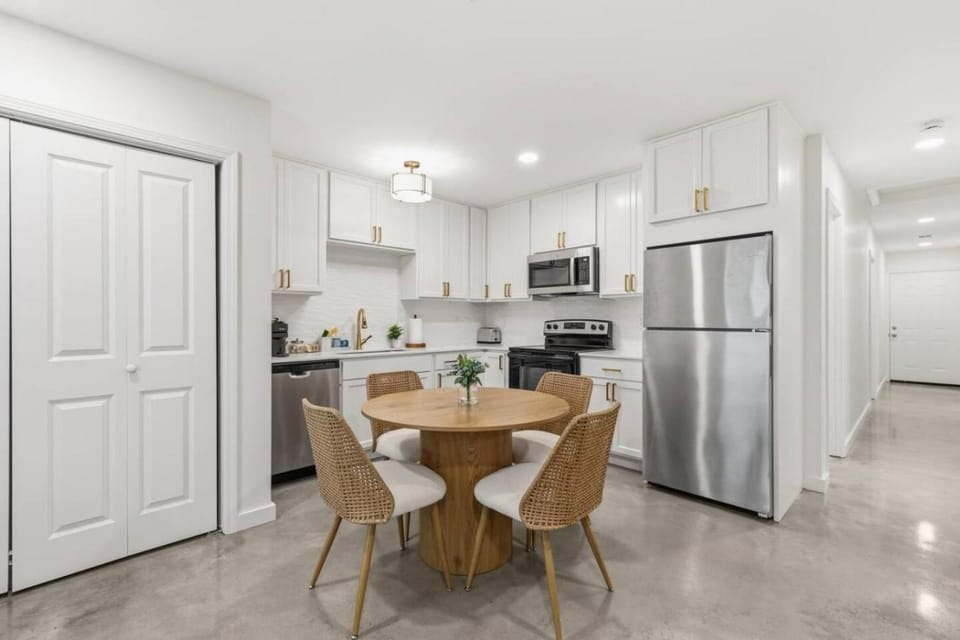 Kitchen or kitchenette, Dining area, dishwasher, oven, stove, toaster