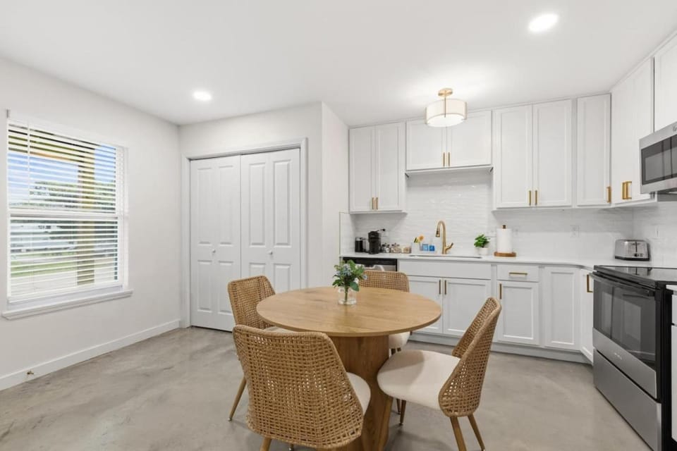 Kitchen or kitchenette, Dining area, dishwasher, oven, stove, toaster