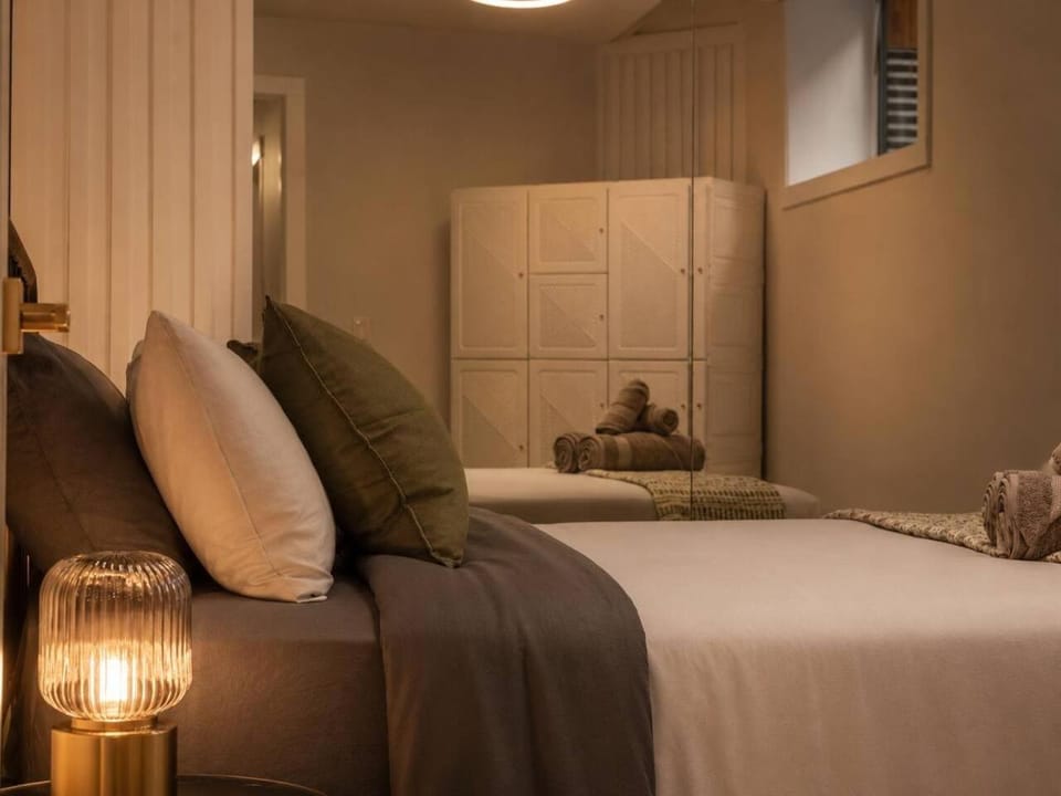 Luxury Guest Suite on Shaganappi House in Calgary