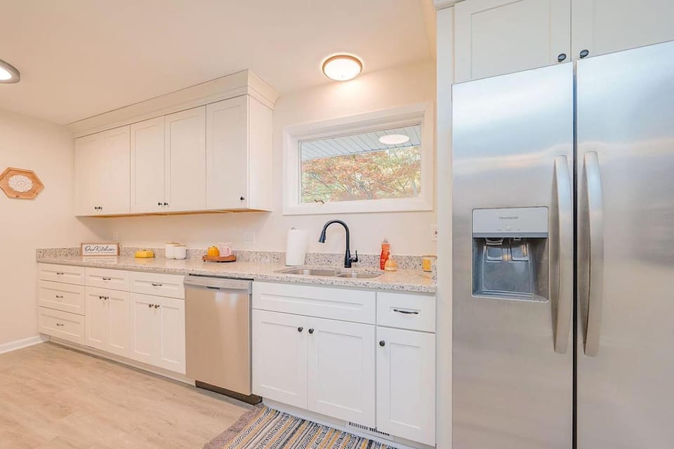 The BeeHive! New 4 Bedroom Listing Next to CNU! House in Newport News