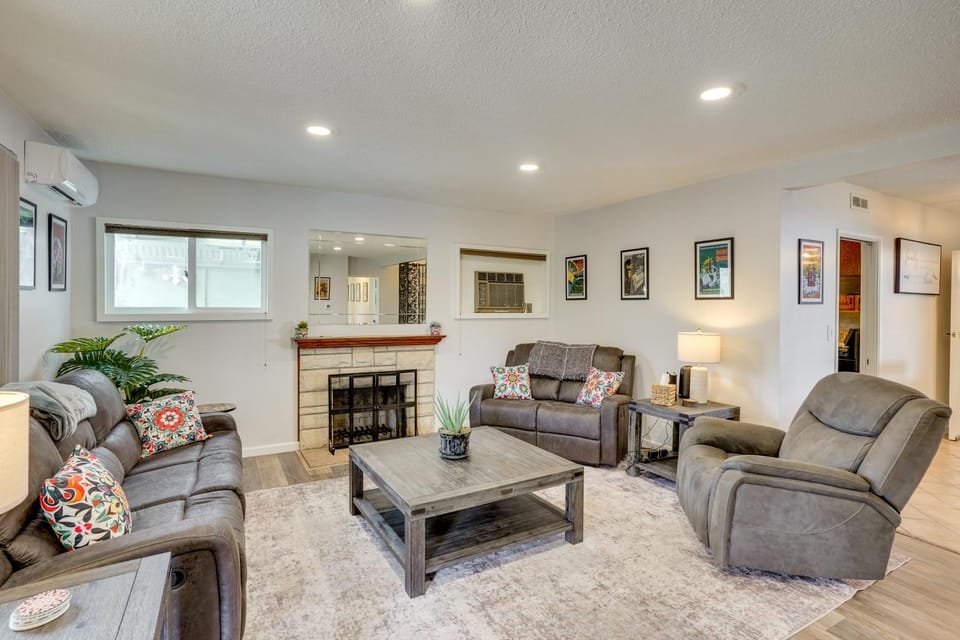 1 Mile to Downtown Disneyland R District House in Anaheim