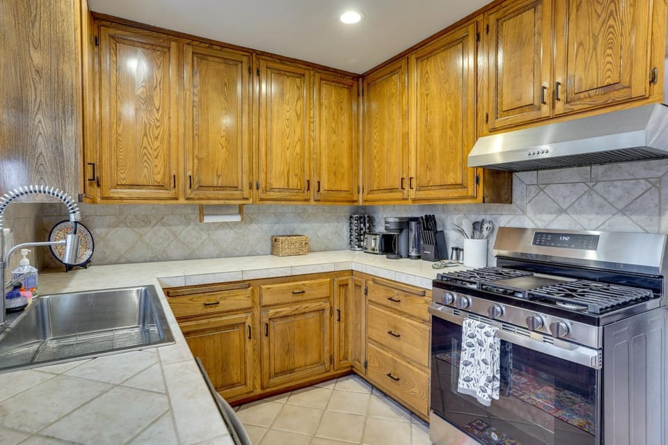 1 Mile to Downtown Disneyland R District House in Anaheim