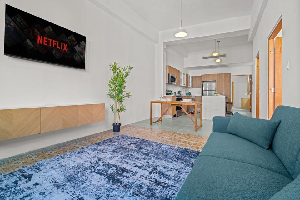 TV and multimedia, Kitchen or kitchenette, Living room, Seating area, Dining area