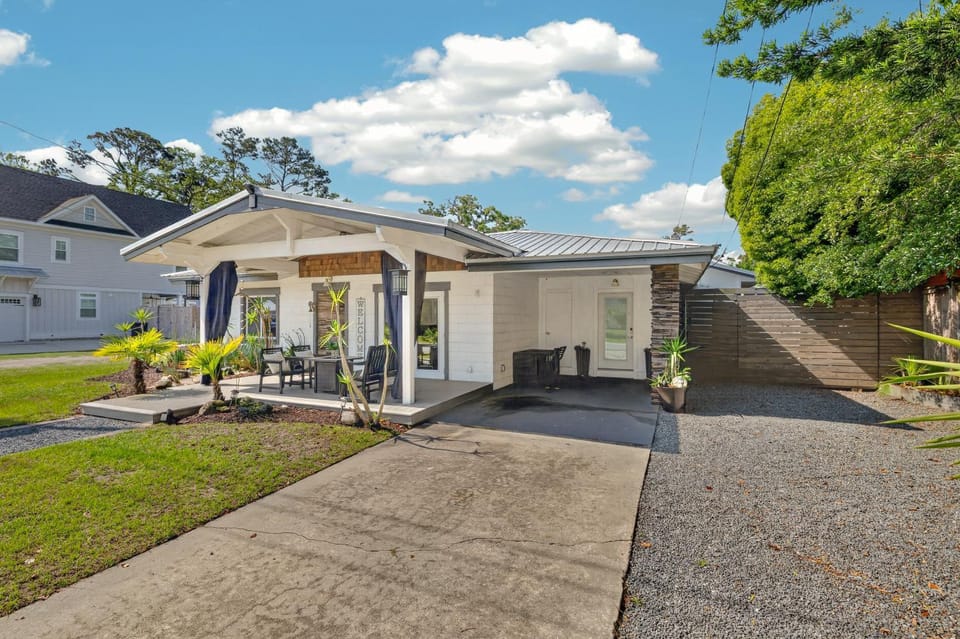 Completely re-done 4 bedroom pet-friendly home Great location House in Saint Simons Island