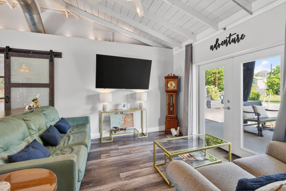 Completely re-done 4 bedroom pet-friendly home Great location House in Saint Simons Island