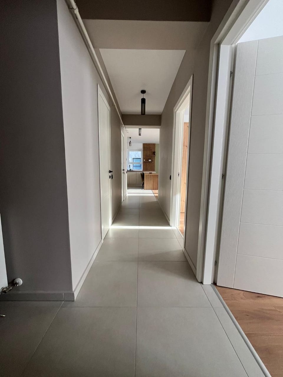 Mosaic Urban Retreat with Free Parking Apartment in Brasov
