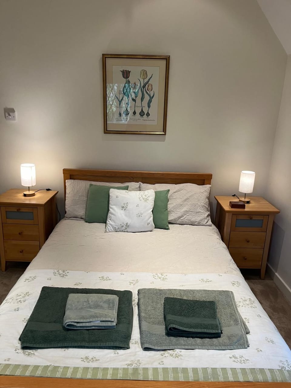 Delightful Period House with Sauna & Games Tables House in Bracknell