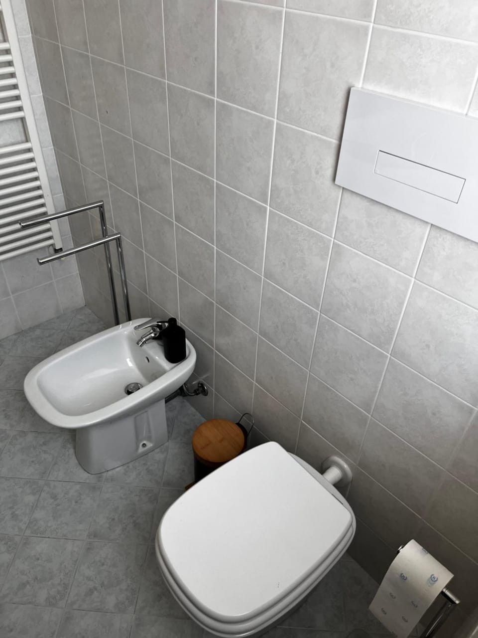 Toilet, bidet