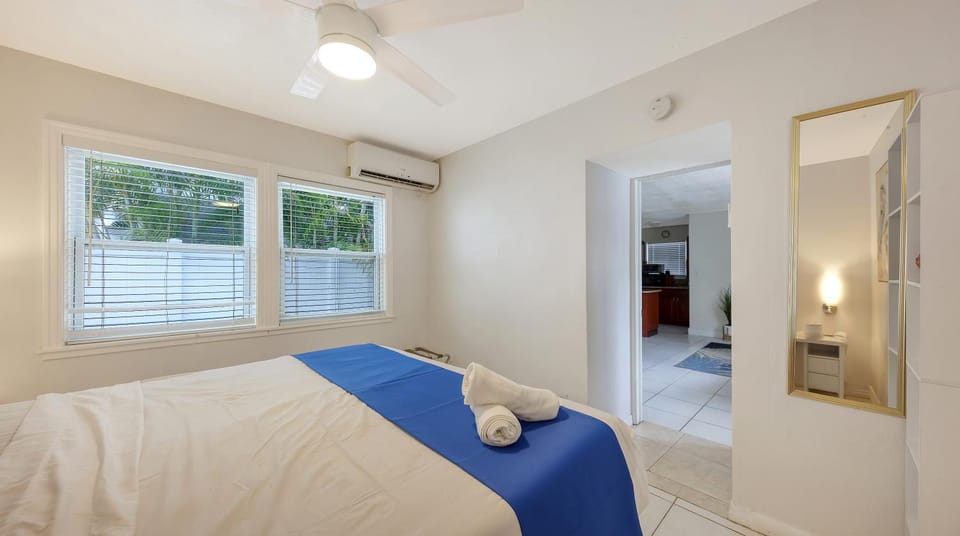 Cute & Cozy, walk to beach, restaurants and more! Apartment in Lido Key