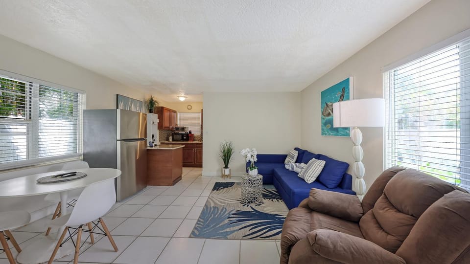 Cute & Cozy, walk to beach, restaurants and more! Apartment in Lido Key