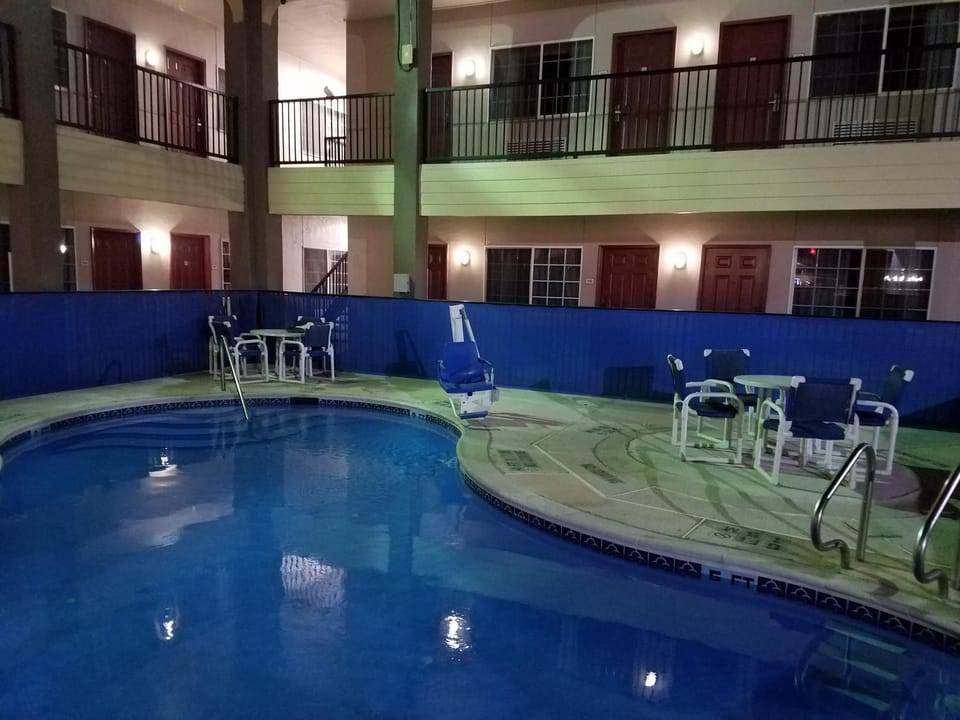 Swimming pool, Swimming pool