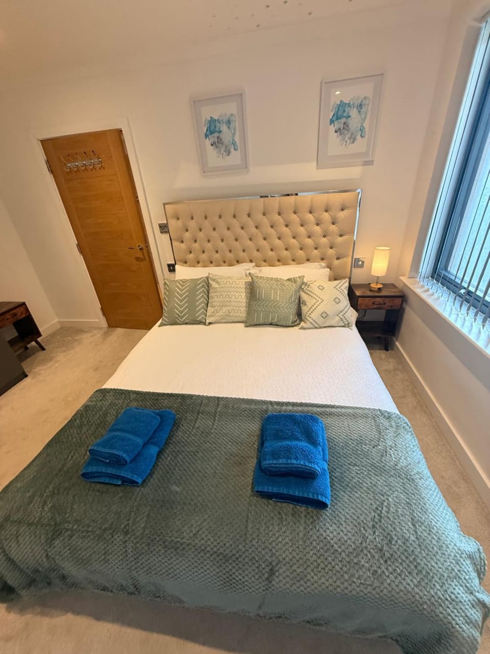 Charming Flat near Kew Gardens Sleeps 5 Apartment in Brentford