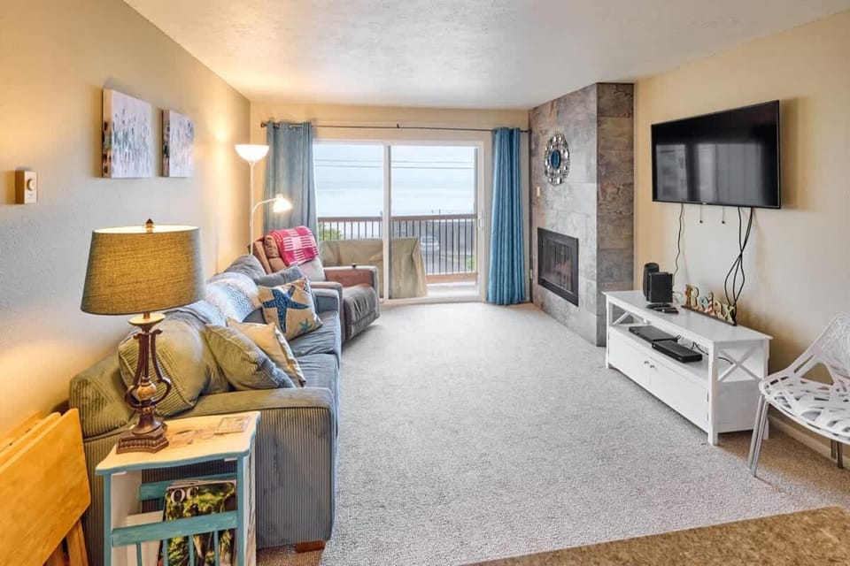 Cute Oceanfront Condo - Ground Floor - Beach Access House in Devils Lake