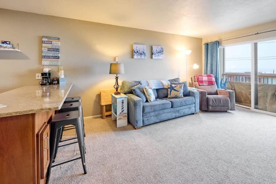 Cute Oceanfront Condo - Ground Floor - Beach Access House in Devils Lake