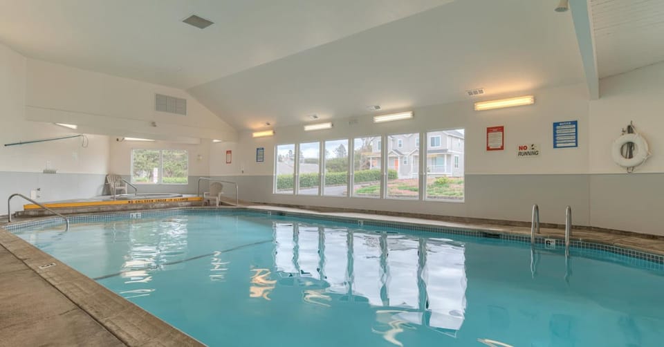 Cute Oceanfront Condo - Ground Floor - Beach Access House in Devils Lake