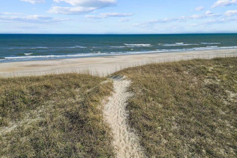 7621 - Hatteras Bound House in Avon