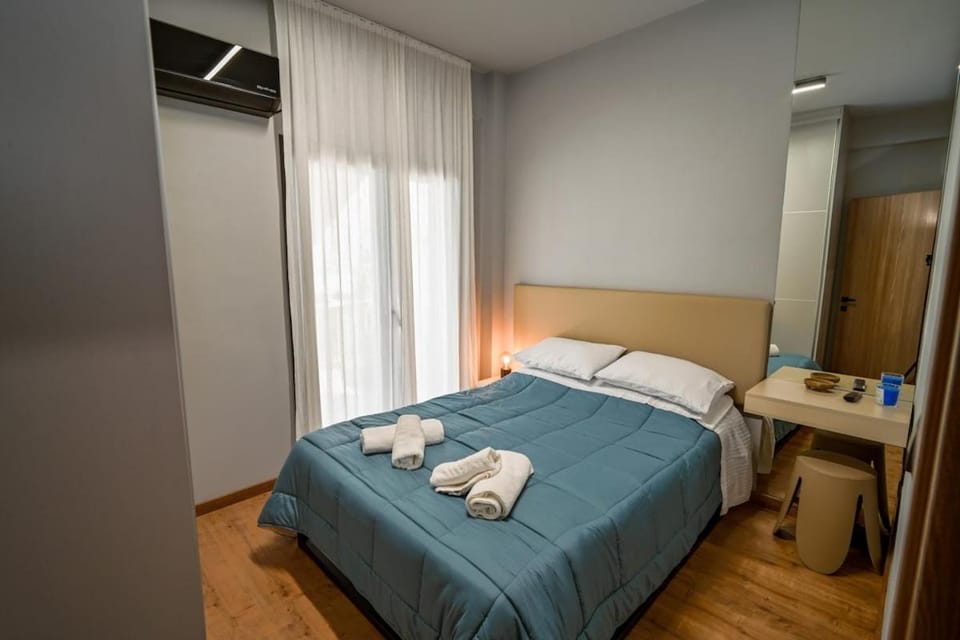 Bed, Bedroom, towels, air conditioner