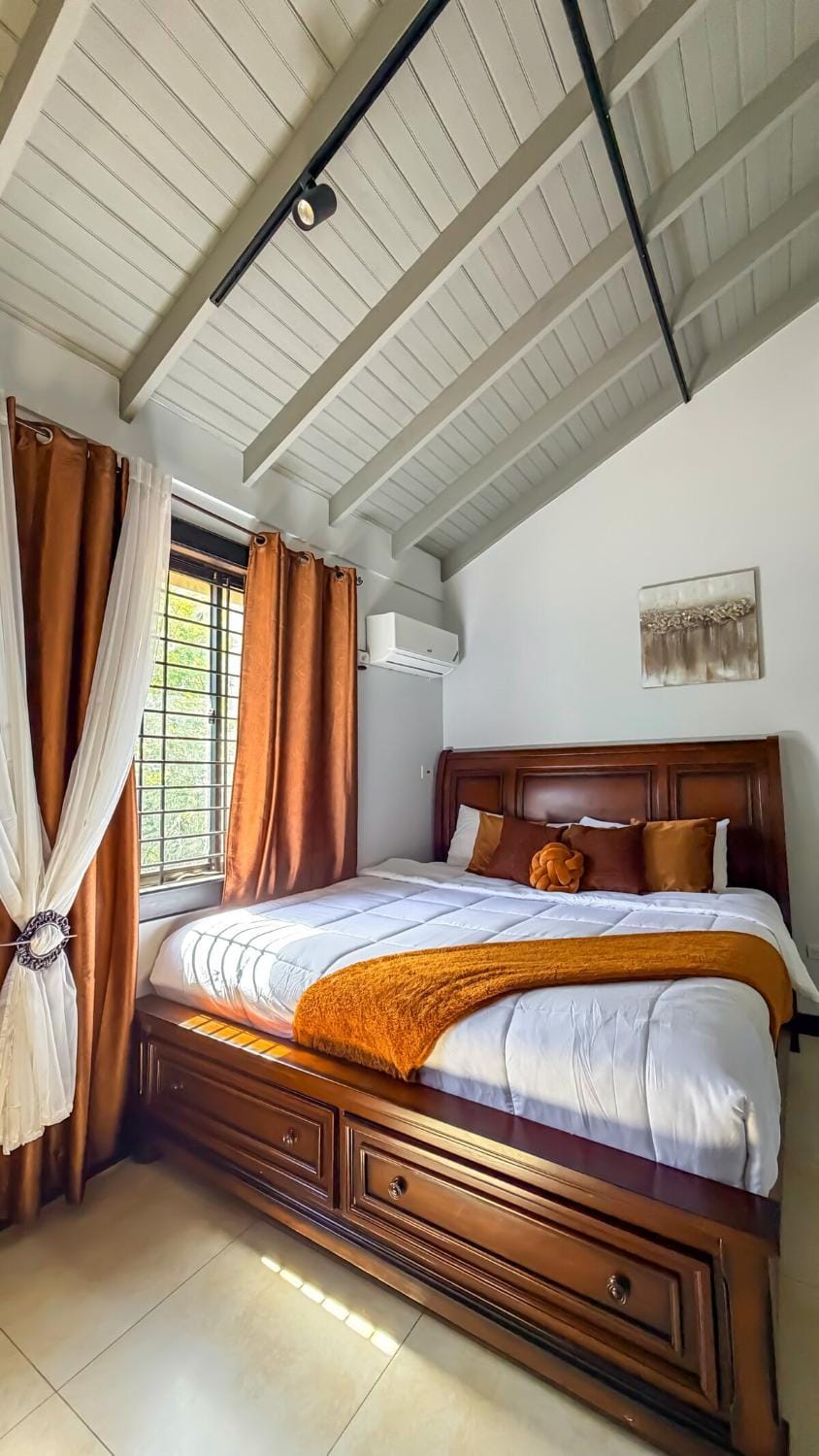 The Luxx Theory Apartment in Kingston