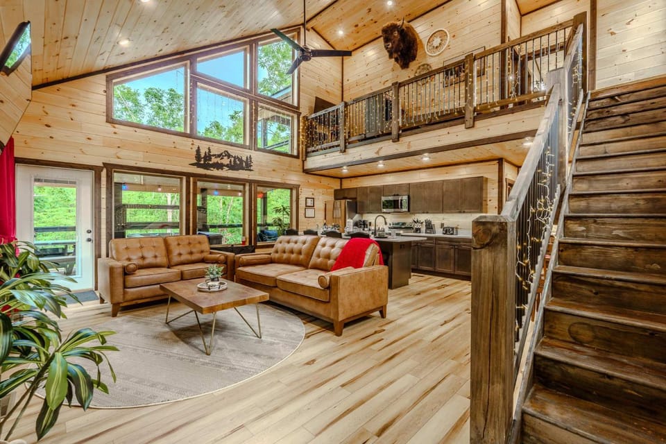 New Build 2B-2B Cabin With HotTub Cabin in Gatlinburg