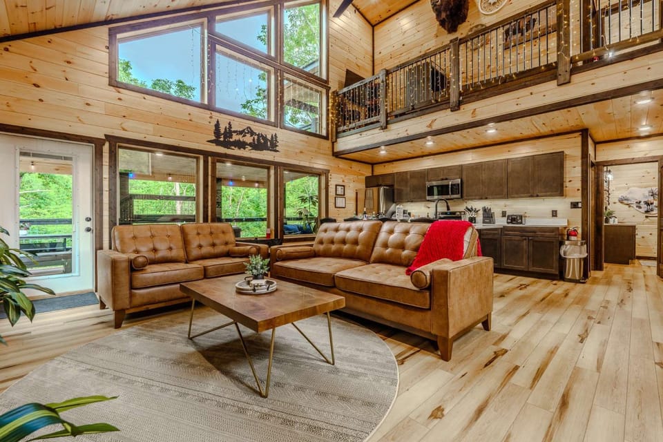 New Build 2B-2B Cabin With HotTub Cabin in Gatlinburg
