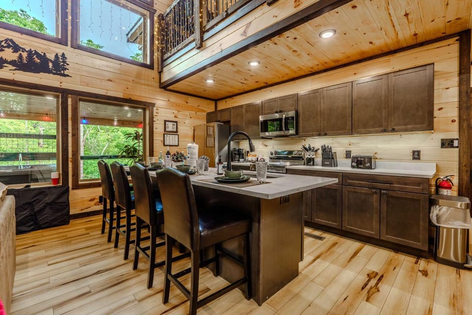 New Build 2B-2B Cabin With HotTub Cabin in Gatlinburg