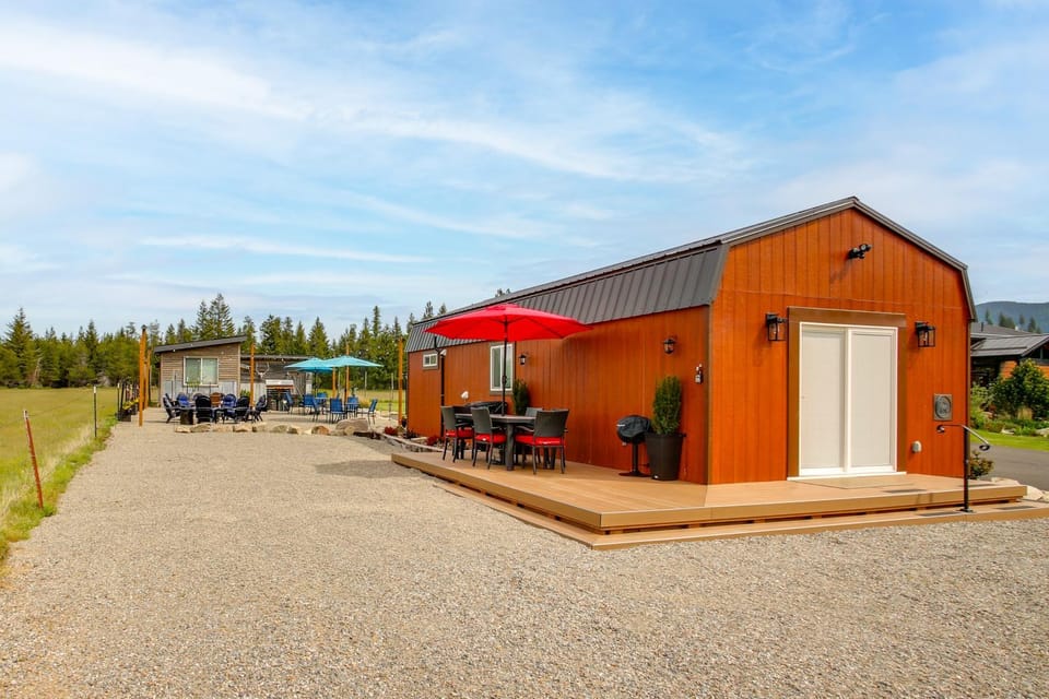 6 Mi to Lake Pend Oreille! Cozy Cabins w/ Views Cabin in Kootenai County