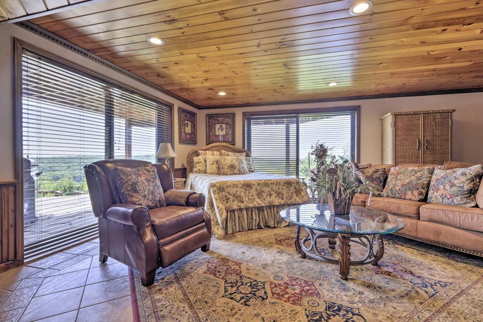 Montville Retreat Near Mohegan Sun: 2-Home Bundle! House in East Lyme