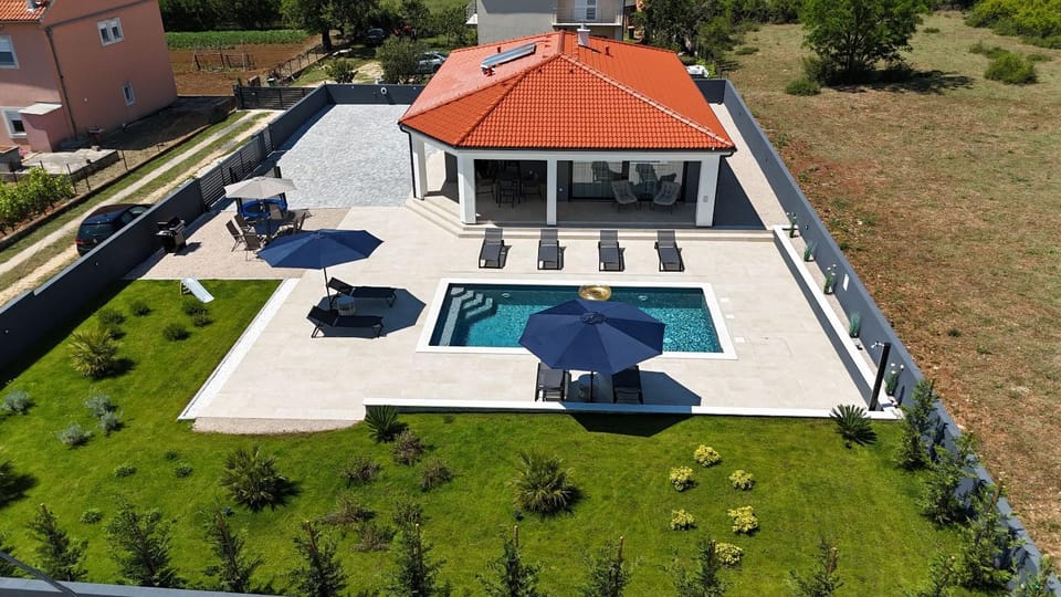 Patio, Bird's eye view