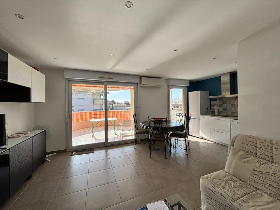 F2 PORT FREJUS 250 m plage, garage et prêt de 2 VTT ! Apartment in Fréjus
