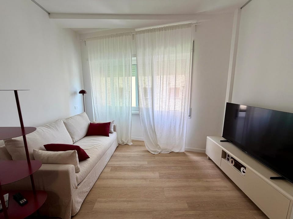 Communal lounge/ TV room, TV and multimedia, Living room, Seating area
