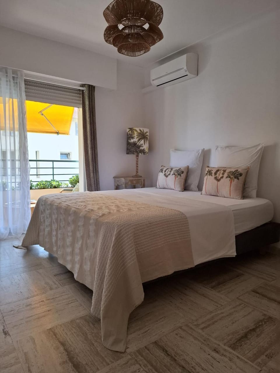 Bed, Photo of the whole room, Bedroom, air conditioner