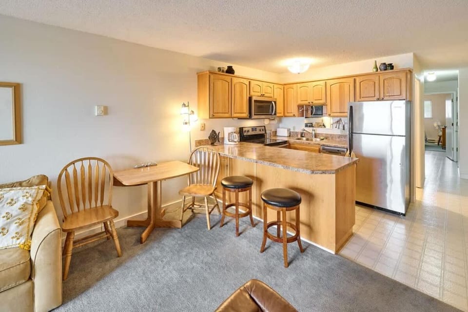 Coastal Escape - Pet Friendly with Amazing Views House in Devils Lake