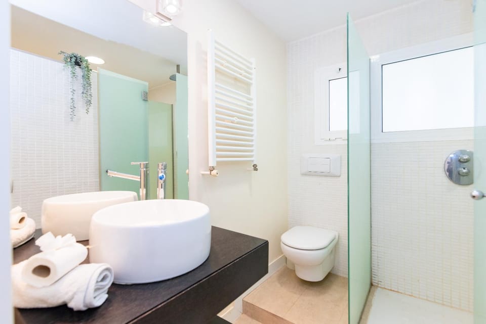 Marvista - Bright Apt w Seaview, Pool Apartment in Garraf