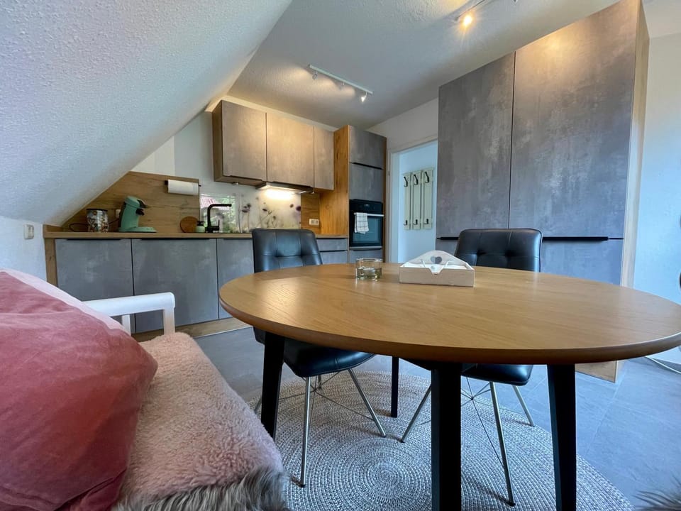 Kitchen or kitchenette, Seating area, Dining area, stove
