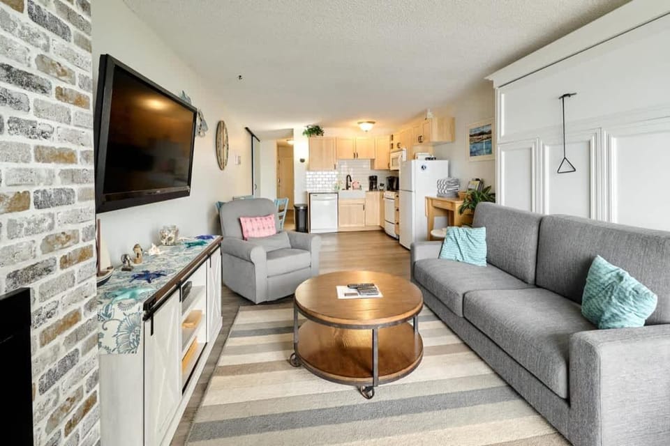 Oceanfront Condo - Second Floor - Pet Friendly House in Devils Lake