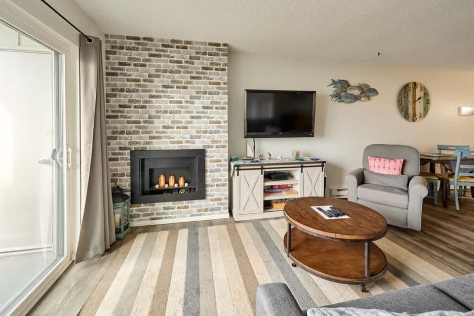 Oceanfront Condo - Second Floor - Pet Friendly House in Devils Lake