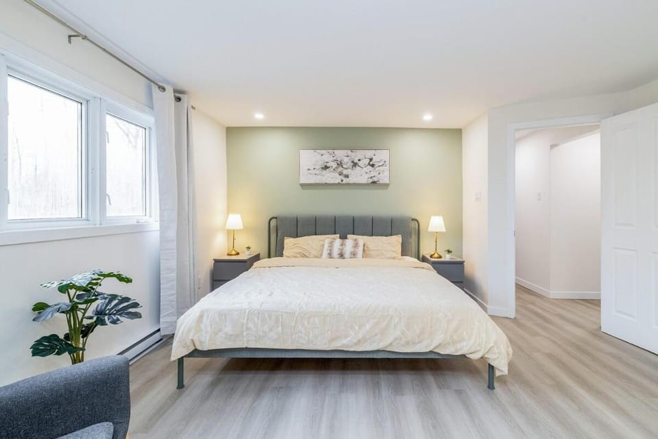 Cozy 4-Bedroom Family Home on a Quiet Street House in Brossard
