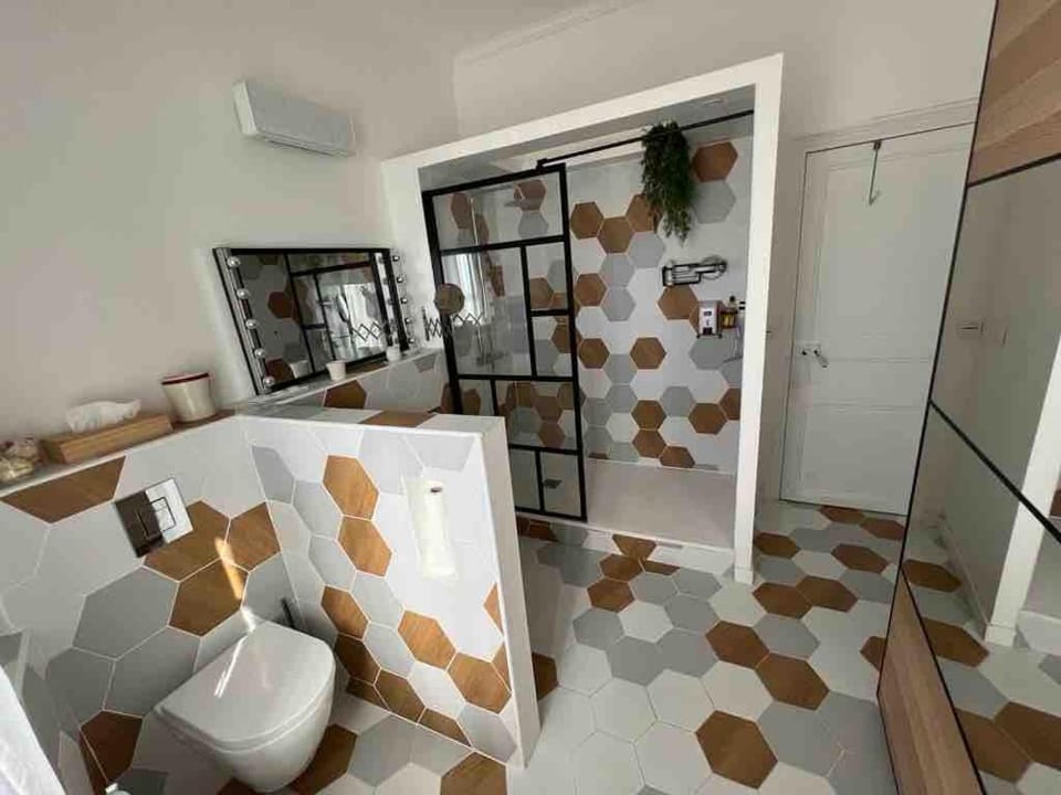 Shower, Bathroom