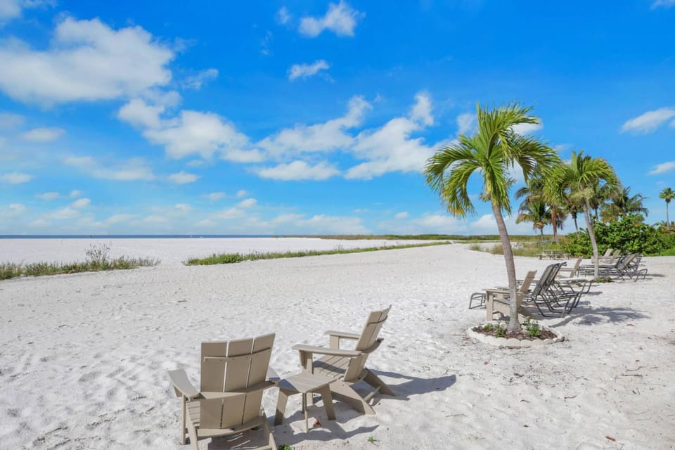Fort Myers Beach | Castle Beach 405 House in Estero Island