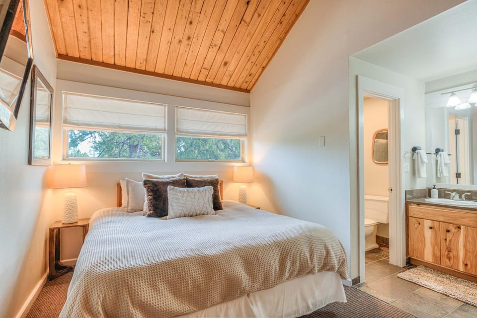 7th Mt Resort - Pool & Golf - Treetop Retreat Apartment in Oregon